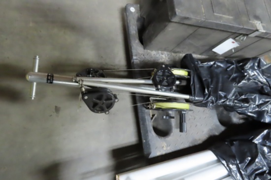 2 HAND CRANK DOWN RIGGERS AND DOWN RIGGER