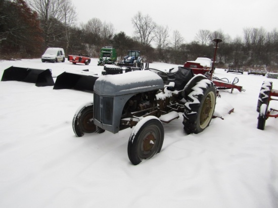 FORD 9N TRACTOR RUNS EXCELLENT, IT WAS DRIVEN IN