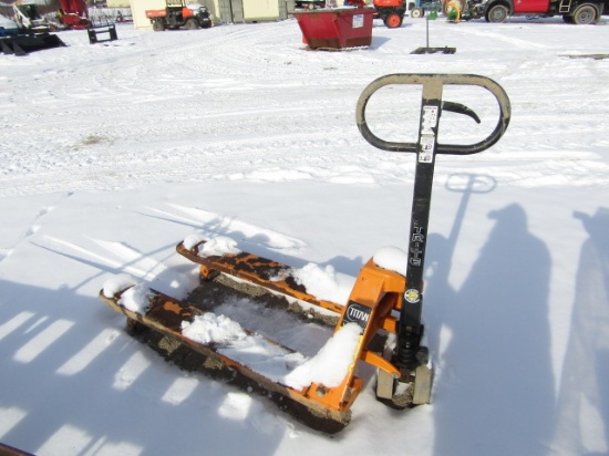 TITAN PALLET JACK 5500LB