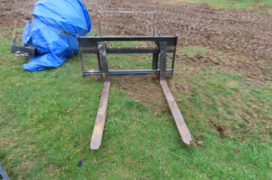 SET OF PALLET FORKS SKID STEER ATTACH