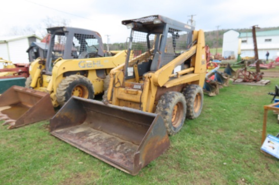 CASE 1840 SKIDSTEER RUNS AND DRIVES HAS ENGINE