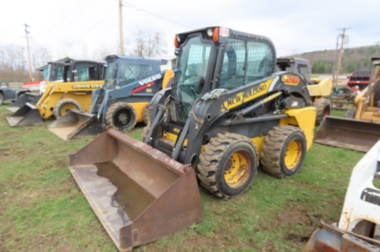 NEW HOLLAND L218 SKIDSTEER WITH HYDRAULIC QUICK
