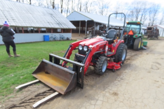 MASSEY FERGUSON 1526 W/ MF L100E LOADER