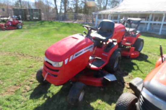 MASSEY FERGUSON 2522 LAWN TRACTOR WITH 44"