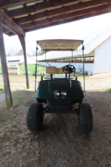 EZGO ELECTRIC GOF CART WITH CHARGER