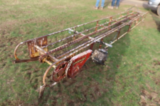 NEW HOLLAND SKELETON HAY ELEVATOR