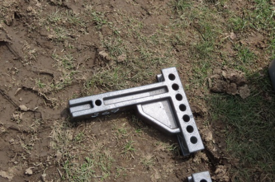 ADJUSTABLE HITCH INSERT