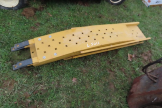 PAIR OF FOLDABLE LAWN MOWER RAMPS