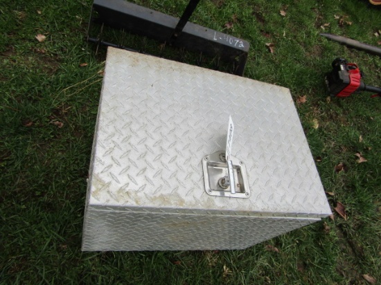 SMALL DIAMOND PLATE TOOLBOX