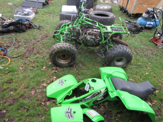 KAWASKI 4 WHEELER FOR PARTS
