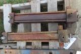 2 SMALL HYDRAULIC CYLINDER