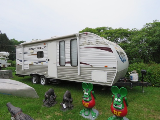 2012 GREY WOLF BY FOREST RIVER TOW BEHIND CAMPER