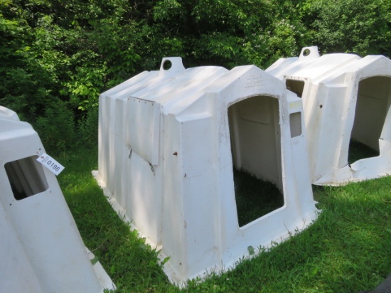 PLASTIC CALF HUTCH