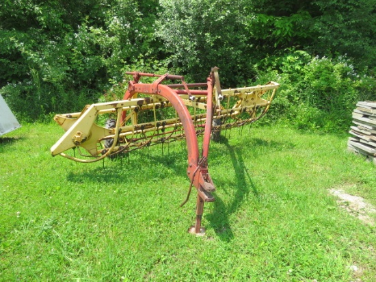 NEW HOLLAND 258 ROLL BAR RAKE