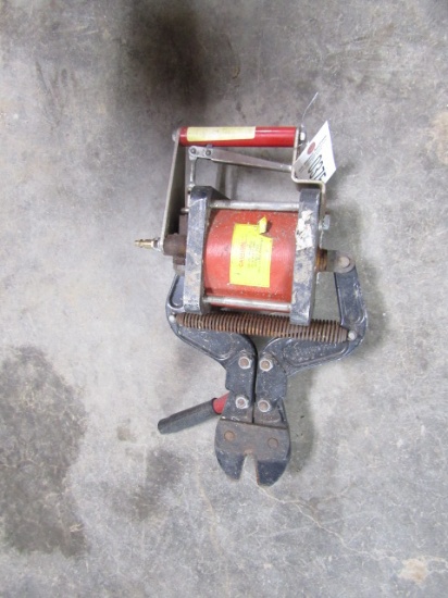AIR OPERATED BOLT CUTTER