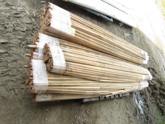 PALLET OF PINE QUARTER ROUND 1 1/16 X1 1/16 X 8'