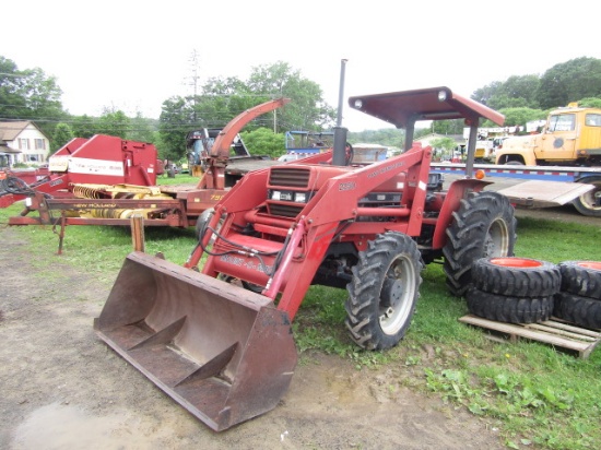 CASE IH 385 WITH CASE IH 2250 LOADER CANOPY
