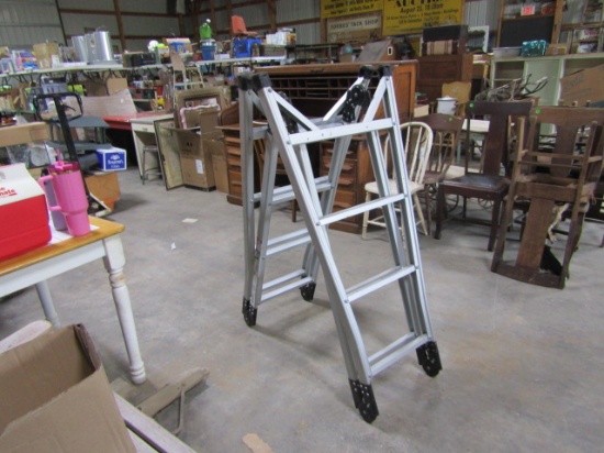 FOLDABLE LADDER