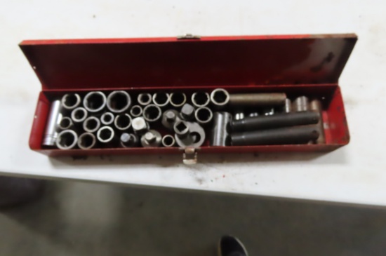 TRAY OF SOCKETS