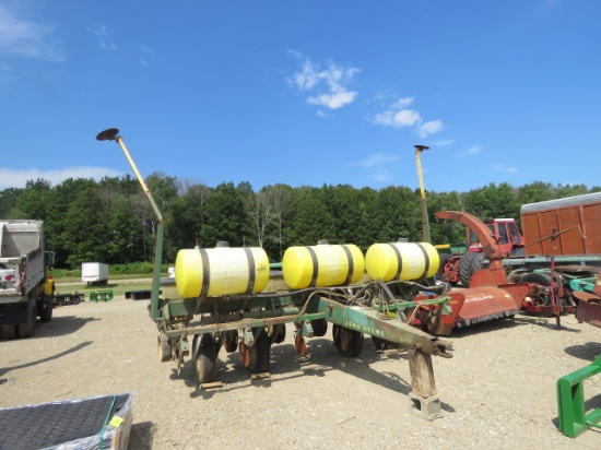 JOHN DEERE 7000 6 ROW CORN PLANTER WITH ROW