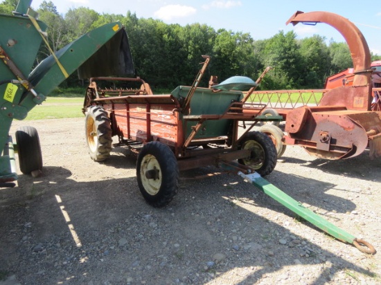 NEW IDEA GROUND DRIVEN MANURE SPREADER