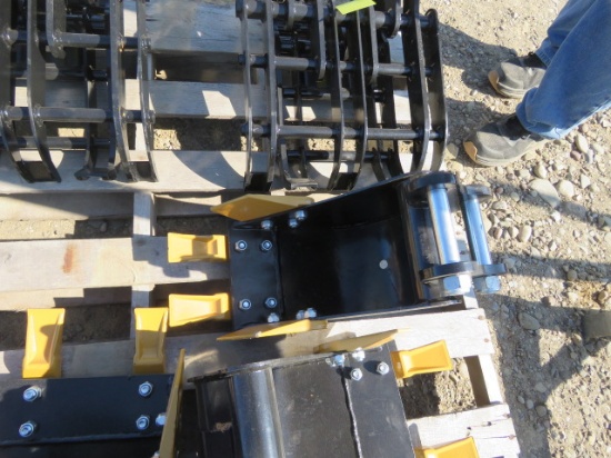 MINI EXCAVATOR BUCKET WITH TEETH 7" IMPORT ITEM
