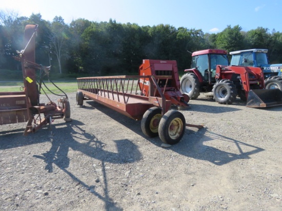H&S 24FT FEEDER WAGON - 1 WHEEL BEARING SHOULD