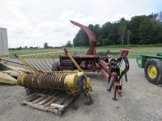 NEW HOLLAND 790 CHOPPER WITH NEW HOLLAND
