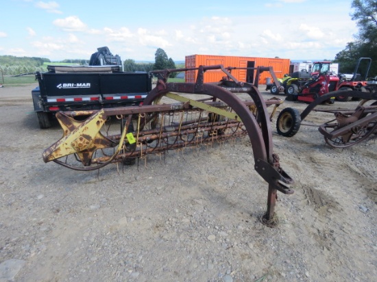 NEW HOLLAND 258 ROLL BAR RAKE