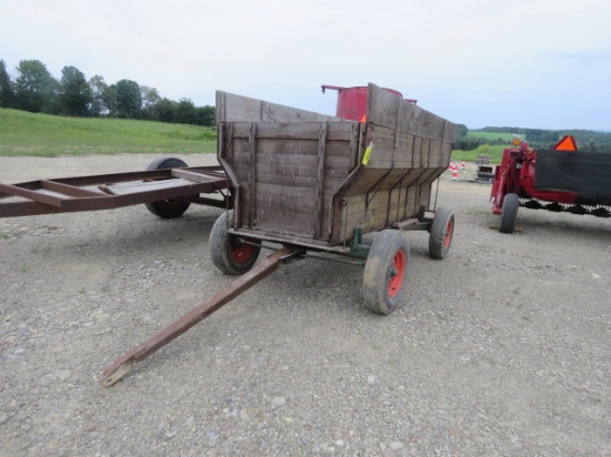 CHAMPION WOOD GRAIN WAGON IN VERY GOOD SHAPE