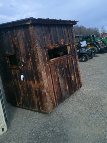 WOOD BLIND WITH WINDOW