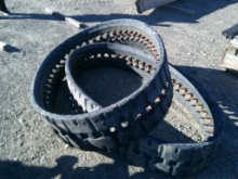 TRACKS OFF BOBCAT T590 SKIDSTEER