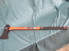 NEW - 8LB SPLITTING MAUL WITH FIBERGLASS HANDLE