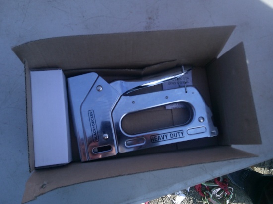 BLACK AND DECKER HEAVY DUTY STAPLER