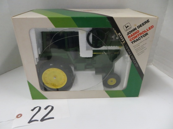 JD Radio Control Tractor w/box