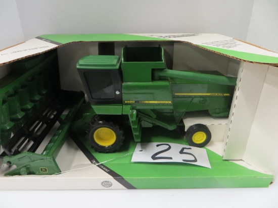 8820 JD Combine Titan 11 w/heads, Highly Detailed NIB
