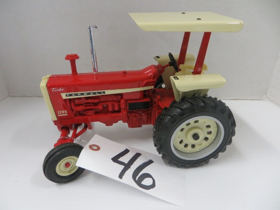 Farmall 1206 w/turbo fenders,canape Centennial