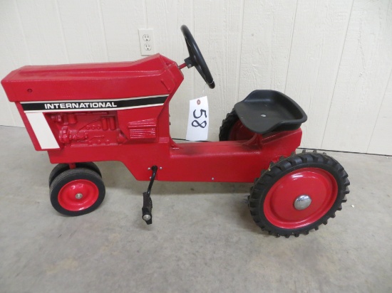 IH 66 series n/f pedal