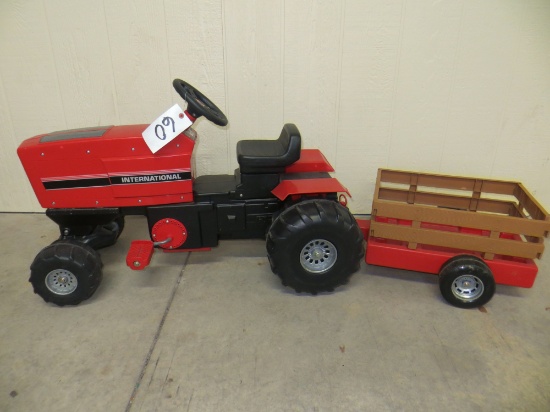 IH 88 series w/trailer Pedal tractor