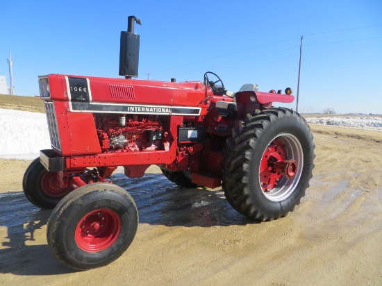 76' IH 1066 tractor