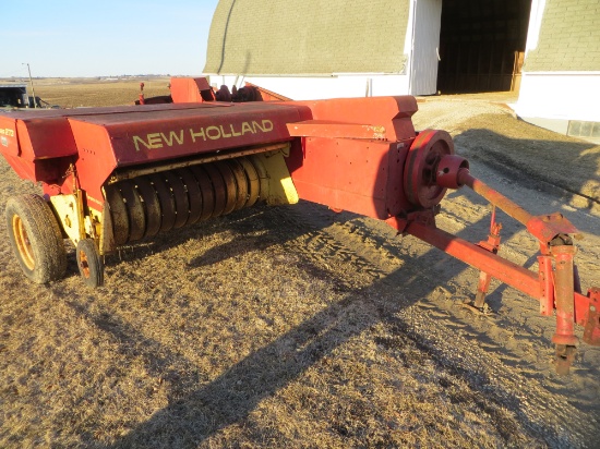 New Holland 273 baler