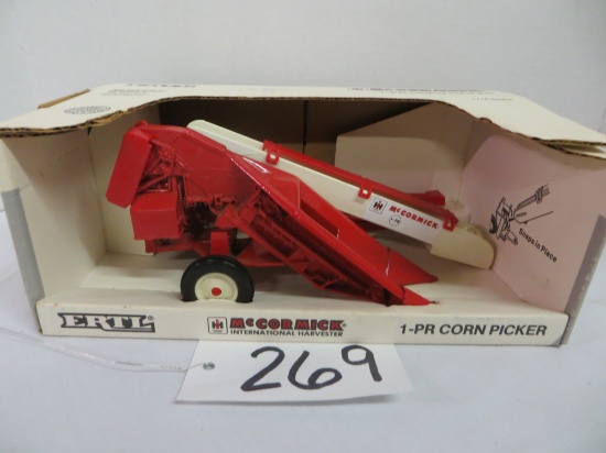 McCormick 1 PR corn picker IH, Ertl