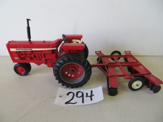 IH 856 n/f w/IH disc no wings