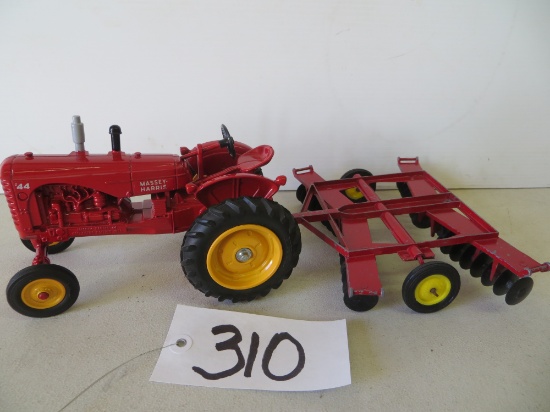 Ertl	Massey Harris 44 w/disc, CE
