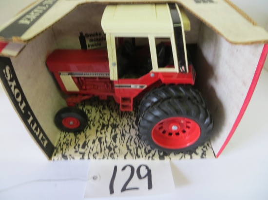 IH 1586 w/cab & duals, ertl
