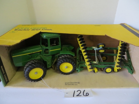 JD 8630 w/yellow bi-fold disc, Ertl