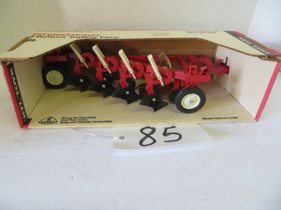 International 4 bottom plow, Ertl