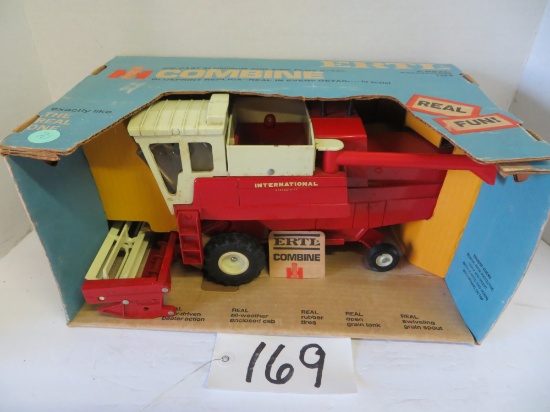 IH Combine Real to Scale, blue box, Ertl