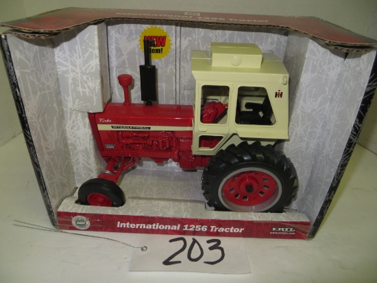 IH 1256 w/cab, Ertl