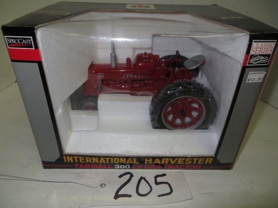 Farmall 300 LP Gas Farmall tractor, Highly Detailed, Spec Cast